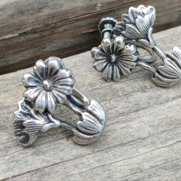 Sweet antique sterling flower earrings - Picture 2 of 4